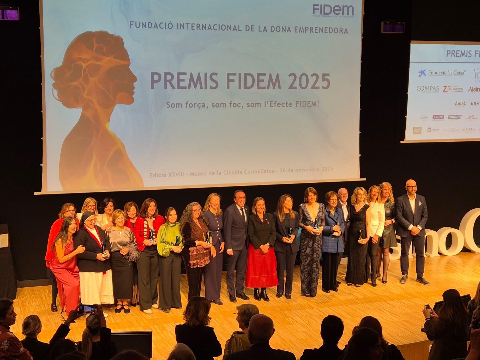 premios-fidem-2025-angels-roqueta-entrega-el-galardon-a-angels-vallve-3